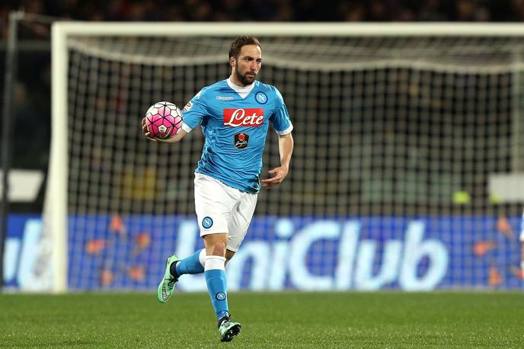 Ma solo un minuto dopo ecco la zampata di Higuain che trafigge il portiere della Viola su